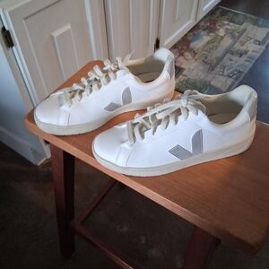 Reposhed Veja Women's Sneakers, Size 39 (US 8)